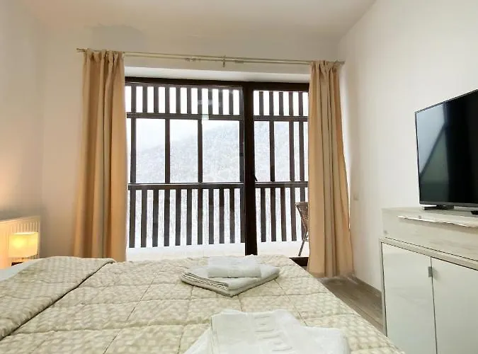 Апартаменти Forest View Oasis